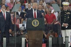 Ông Trump khoe về 'chiến thần' F-22 dịp quốc khánh khiến giới chuyên gia bật cười