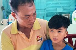 Cuộc đoàn tụ chóng vánh của cậu bé 8 tuổi với cha sau 4 tháng mất tích