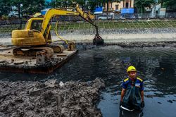 Tô Lịch vì đâu trở thành dòng sông chết?