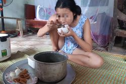 Bố ép con gái quan hệ tình dục đến sinh con khi vẫn đang chịu tang vợ?