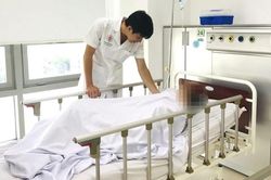 Luyện giáo phái lạ chữa bệnh, người phụ nữ Hà Nội phải nhập viện cấp cứu