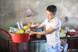 Người dân Quỳnh Lưu, Hoàng Mai khắc phục hậu quả do mưa lớn