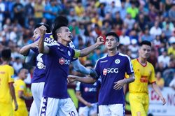 Quang Hải và Văn Quyết bùng nổ, Hà Nội FC mơ về 'cú ăn ba'