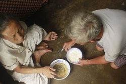 Mình về với mẹ thôi em!