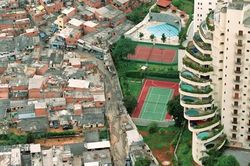 Nghịch lý bất bình đẳng giàu - nghèo trong toàn cầu hóa và cuộc cách mạng 4.0