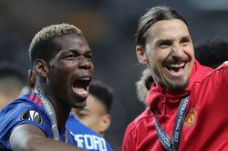 Pogba đáp trả thử thách 'đá mở nút chai' của Ibrahimovic