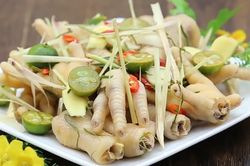 Làm chân gà ngâm mắm ớt nhâm nhi dịp cuối tuần