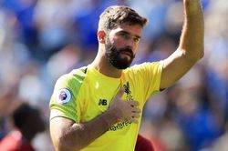 Liverpool: Alisson gây sốc với tuyên bố về danh hiệu Quả bóng Vàng