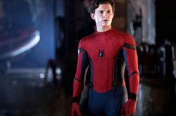 Quảng bá nhếch nhác, 'Spider-Man: Far from Home' vẫn vượt mặt 'Avengers: Endgame'
