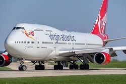 Máy bay hạ cánh khẩn cấp vì cháy pin xạc điện thoại