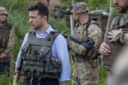Tổng thống Ukraine Zelensky bất ngờ dùng tiếng Nga ở Donbass