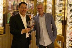 Vì sao HLV Mourinho từ chối đề nghị siêu hấp dẫn từ Trung Quốc?