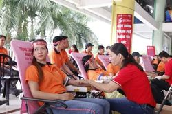 Chỉ trong một sáng, chương trình Hành trình Đỏ tiếp nhận hơn 1.500 đơn vị máu