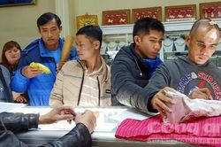 Bắt nóng thanh niên dùng búa đập tủ kính cướp tiệm vàng trong đêm