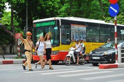Tạo thuận lợi tối đa cho người nước ngoài