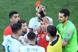 HLV Argentina: 'Tôi không hiểu Messi đã làm gì để bị đuổi'