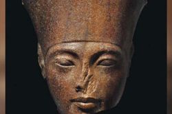 Giữa tranh cãi, tượng Pharaoh Tutankhamun được đấu giá 6 triệu USD