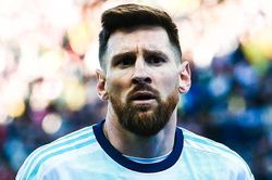 Khoảnh khắc Messi bị đuổi khỏi sân khi gặp Chile nhìn từ khán đài
