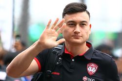 Ông chủ Man City muốn mua lại CLB Thái Lan của Văn Lâm