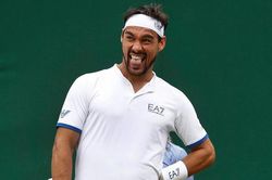 Tay vợt Italy gây sốc khi tuyên bố muốn 'bom nổ tại Wimbledon' vì thua trận