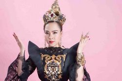 Loạn 'nữ hoàng'!
