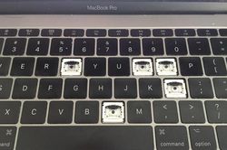 Hình ảnh bàn phím MacBook tả tơi và tương lai của 'cánh bướm Apple'