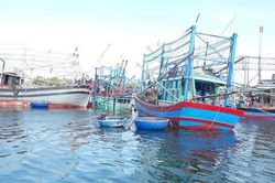 Quảng Nam: Đang cứu hộ tàu câu mực chìm gần cửa biển Cửa Đại