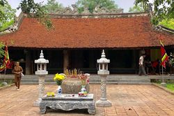 Viếng đền thờ Lê Đại Hành