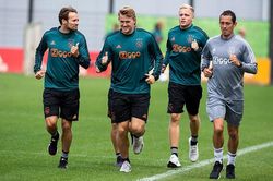 De Ligt tập với Ajax dù đã thỏa thuận với Juventus
