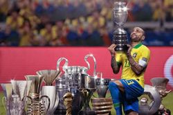 Vô địch Copa America, hậu vệ Brazil đếm mỏi tay danh hiệu