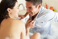 Bồ bịch với hàng xóm trẻ đẹp, khi bại lộ chồng 'phủi' hết tội sang 'đối tác'
