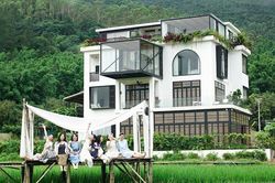'Đột nhập' nhà dưỡng già của 7 cô gái hẹn sống cùng nhau đến cuối đời