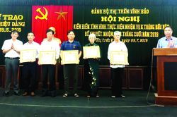 Huyện Vĩnh Bảo, TP Hải Phòng: Trao tặng Huy hiệu Đảng cho 17 đảng viên