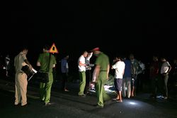 Va chạm với xe ô tô, 3 em nhỏ đi xe đạp điện tử vong