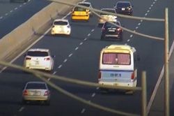 Phạt tài xế dừng ô tô nhận đồ của khách trên cao tốc Hà Nội - Hải Phòng