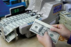 Tỷ giá trung tâm tiếp tục tăng cao, giá vàng giảm nhẹ