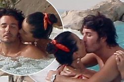 Alessandra Ambrosio mặc bikini gợi cảm, không ngừng tình tứ bạn trai ở bể bơi