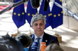 Eurozone hối thúc Hy Lạp duy trì cam kết 'thắt lưng buộc bụng'