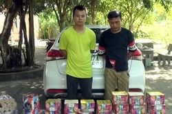 Vận chuyển gần 100 kg pháo 'phục vụ' đám cưới