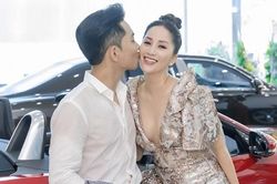 Khánh Thi - Phan Hiển tình tứ như lúc mới yêu