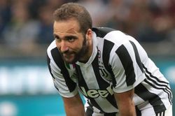 Higuain nỗ lực cứu vãn số phận ở Juve trong vô vọng