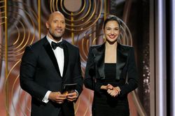 The Rock, Gal Gadot, Ryan Reynolds nhận thù lao khủng khi đóng chung