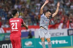 CLB TPHCM: Cờ chưa đến tay hay không dám phất?