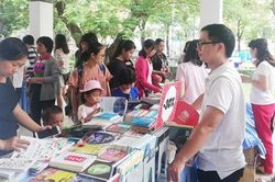 Kiến thức không phải là chụp hình với sách