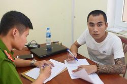 Học viên 3 tiền án cầm dao, đe dọa người dân cướp xe máy trốn nã