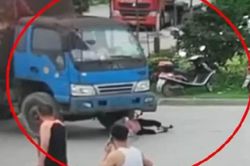 Chiêu ăn vạ của bà già Trung Quốc khiến dân tình sửng sốt