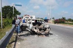 Xe 7 chỗ phát hỏa, cháy rụi gần trạm BOT