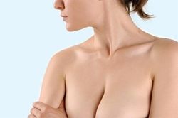 Ngực phình to gấp đôi sau tiêm filler
