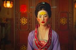 Logo Huawei xuất hiện trán Hoa Mộc Lan trong trailer mới của Disney?