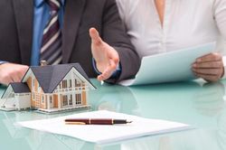 Nhận thừa kế nhà, đất từ chú họ có phải nộp thuế?